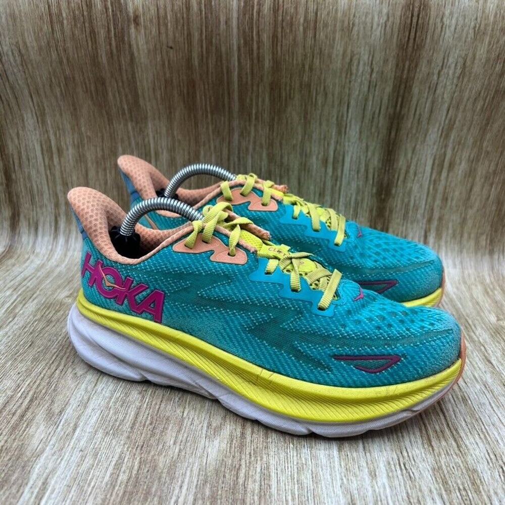 Hoka One One Clifton 9 Women's Size 7 B Green Running Shoes Sneakers Athletic
